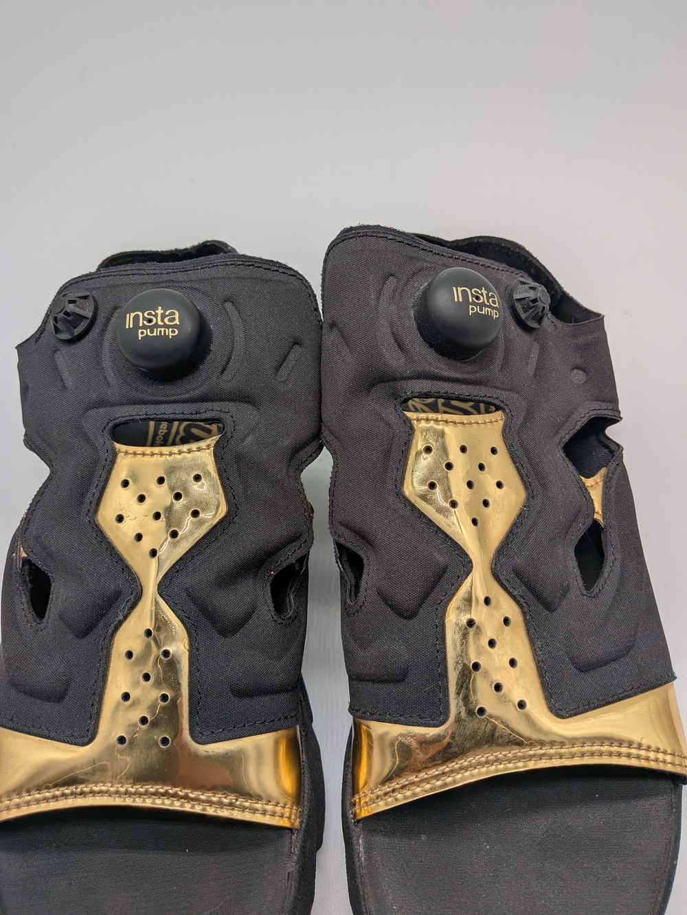Reebok Instapump Fury Sandals Black Gold BD3184 Women's Slip-On Size 7 - Picture 2 of 6